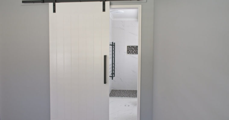 Ako si poradiť s výberom interiérových dverí do malých miestností?
